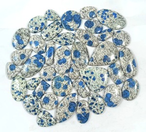 Pierres précieuses semi-précieuses en vrac, jaspe K2 naturel, cabochon poli à la main, mélange blanc et bleu, formes variées, vente en gros - Product Image 1