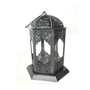 Farol de vela hexagonal marroquí de metal con acabado martillado en bronce, marco con recorte en arco, cúpula de cristal y asa de alambre oscilante - Product Image 5