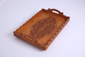 Plateau en bois sculpté à la main, rectangulaire, design traditionnel, motif abstrait, plateau décoratif, fonction poignée, artisanat en bois - Product Image 2
