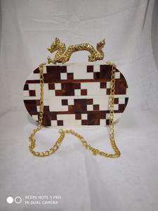 Pochette de luxe artisanale en résine – Écologique, couleurs et motifs personnalisables, utilisation été/hiver, fermeture éclair, artisanat en résine - Product Image 3