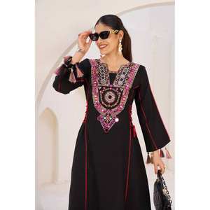 Ensemble haut et bas de soirée fait main, de créateur, avec broderies et travail de miroirs véritables - Product Image 6