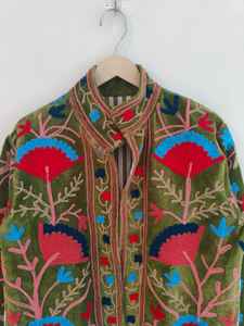 Chaqueta de terciopelo verde Suzani bordada a mano, abrigo estilo indio hecho a mano, túnica nupcial boho, chaqueta para festivales, regalo de Navidad - Product Image 4