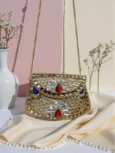 Bolso de Hombro Artesanal con Mosaico Kundan y Diseño Floral, Bolso Cruzado Hecho a Mano para Mujer, Elegante y Moderno - Product Image 3