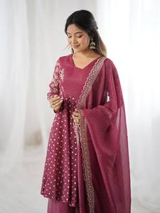 Costume Anarkali traditionnel indien pakistanais pour femmes, en coton, couleur marron, brodé, avec bordure dorée, coupe ample, longueur midi - Product Image 6