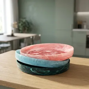 Bandeja de Servir de Resina Acrílica Ecológica Hecha a Mano por Artizon Studio, Moderna y Lujosa, de Forma Irregular, con un Patrón Único de Remolinos Acuáticos y Efecto Mármol - Product Image 4