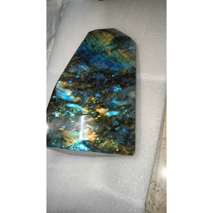 Figurine artisanale durable en labradorite bleue chatoyante naturelle de forme libre – Décoration de maison, cadeau d'affaires, pièce de présentation - Product Image 2