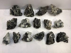 Lote de Especímenes Minerales de Calcedonia Negra Natural con Apofilita y Estilbita |   Cristales Curativos en Bruto, Matriz de Cristales para Decoración del Hogar - Product Image 1