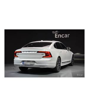 Volvo S90 B5 Ultimate 2023 con Volante a la Izquierda, Caja de Cambios Automática, Asientos de Cuero, Cámara Trasera - 12,253 km - Product Image 2