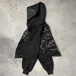 Sudadera con capucha corta de corte cuadrado, diseño minimalista, silueta relajada, tela suave, estilo urbano moderno, confort esencial, estilo diario. - Product Image 3