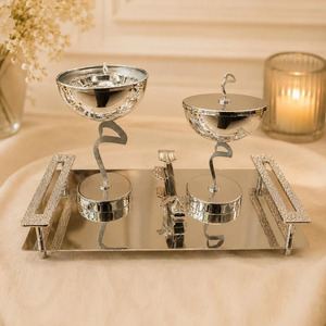 Ensemble de brûleurs d'encens en métal argenté sur un plateau, avec supports à ruban à calligraphie arabe et poignées texturées scintillantes pour les arômes domestiques - Product Image 1