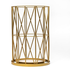 Estructura de Soporte para Sombrillas de Alambre Metálico Moderno con Acabado en Latón Antiguo - Product Image 1