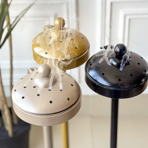 Elegante Juego de 3 Quemadores de Incienso Altos para Piso con Acabados Metálicos Elegantes, Perfecto para una Decoración Aromática del Hogar - Product Image 5