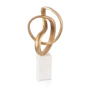 Sculpture décorative en métal faite à la main, accent élégant pour les espaces de vie résidentiels contemporains, design géométrique mondial - Product Image 1