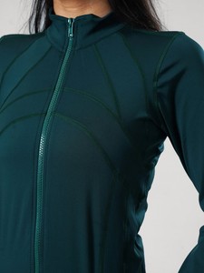 Chaqueta Sculpt Zip Ligera, Reversible, Sin Costuras, Ajuste Ceñido, Transpirable, Verde Bosque - Product Image 3
