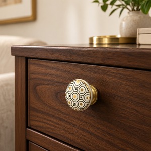 Poignée de meuble en céramique géométrique SHUBHAM, noire et or, ronde, pour tiroir, armoire, commode, poignée décorative - Product Image 1