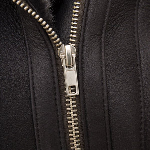 Veste à capuche en cuir noir sur mesure pour femme avec garniture en fourrure, fermeture éclair, manches longues, manteau d'hiver - Product Image 4