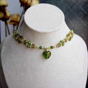 Collar de Cuentas con Colgante de Corazón de Ágata Verde, Joyería Boho con Cuentas de Vidrio, Collar Delicado Minimalista en Capas - Product Image 3