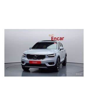 Volvo XC40 T4 Inscription 2019, 97,720 km, Caja de Cambios Automática, Asientos de Cuero, Volante a la Izquierda, Cámara Trasera - Product Image 3