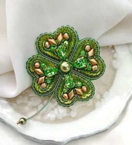 Broche Elegante con Bordado Floral y Cuentas, Hecho a Mano, Decorativo para Abrigo, Bufanda y Sombrero - Product Image 4
