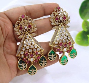 Boucles d'oreilles pendantes en laiton massif plaqué or avec moissanite de qualité supérieure, magnifiques et tendance, pour les tenues de mariage et les soirées féminines - Product Image 6