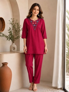 Ensemble Kurti et pantalon pour femme avec broderie, col en V, coupe ample, style décontracté Inde Pakistan, longueur cheville - Product Image 1