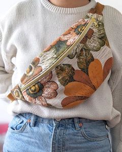 Bolso de Cintura Floral Mes Petites Mains By M con Cierre de Cremallera, Bolso Bandolera Textil para Uso Diario de Mujer, Bolso de Cintura de Algodón Estampado Hecho a Mano - Product Image 4
