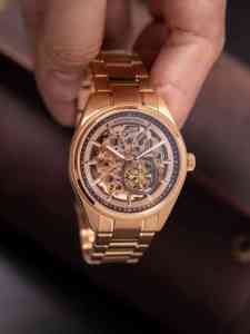 นาฬิกาข้อมือผู้ชาย รุ่น Round Alexander Ferros 9262R/08 หน้าปัดแซฟไฟร์ ตัวเรือนสแตนเลสสตีล กันน้ำ ระบบจักรกล สายแบบผีเสื้อ ระบบออโตเมติก แสดงผลแบบอนาล็อก - Product Image 2