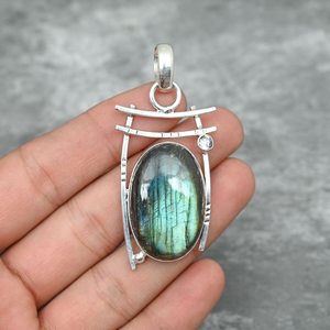 Pendentif en labradorite, argent sterling 925, fait main, style vintage, bijoux de fiançailles, pierre naturelle à reflets, certifié par un tiers - Product Image 4