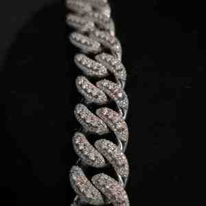 Chaîne cubaine tendance entièrement sertie de diamants de laboratoire personnalisés, bijoux hip-hop pour cadeau, chaîne cubaine de 16 mm - Product Image 3