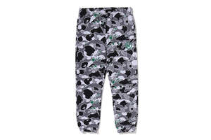 Unisex Gray <b>Camo</b> with Stars Printed Polyester Winter Midweight Sweatpants Elastic Waist Cuffed <b>Joggers</b> - Product Image 4