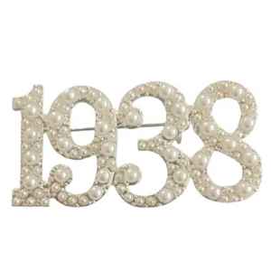 Broche vintage 1938 avec perles et strass, style numéro, accessoire de mode pour femmes et hommes - Product Image 1