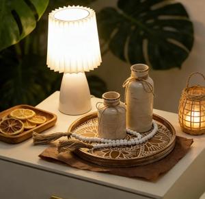 Plateau décoratif rond poli en bois brun lotus, centre de table rustique style ferme, plateau de service en bois, plateau utilitaire pour la restauration - Product Image 5