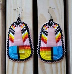 Boucles d'oreilles modernes en perles de verre pour une collection de bijoux contemporaine, rehaussant votre tenue avec des couleurs vibrantes et des détails artistiques faits à la main. - Product Image 2