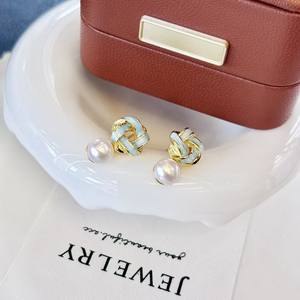 Premium Freshwater <b>Pearl</b> <b>Earrings</b> Natural Rotating Triangle Fried Dough Twists Knot Shake Sound Pop Premium Jewelry - Product Image 1