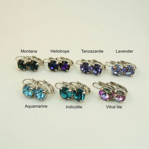 Boucles d'oreilles pendantes élégantes en laiton avec pierre d'améthyste violette ronde taillée, bijoux minimalistes pour femmes, vente en gros - Product Image 2