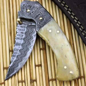 Cuchillo de caza de acero de Damasco con hoja dentada de punta caída y mango de hueso, con perilla para el pulgar, OEM disponible - Product Image 1