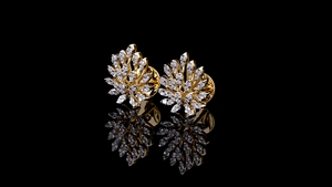 Boucles d'oreilles clous de mariée florales de luxe en diamant rond brillant cultivé en laboratoire |   Conception en cluster |   Bijoux de mariage et de fête pour femmes - Product Image 2