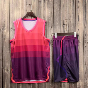 Ensemble short et maillot de basketball sublimé dégradé rose et violet, tenue d'entraînement athlétique personnalisée, vente en gros usine - Product Image 1