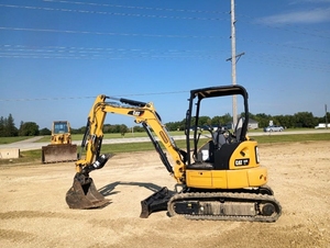 Mini-excavatrice hydraulique conçue pour les chantiers à accès restreint - Product Image 2