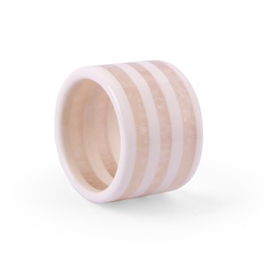 Anneaux de serviette en résine rayés beige crème écologiques classiques faits à la main |   Décoration de table pour les fêtes de Noël, neutre - Product Image 2