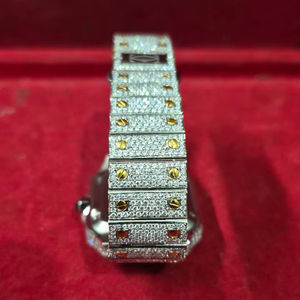 Montre-bracelet de luxe entièrement noire en moissanite, quartz automatique, ETA, or jaune, cuir, sertie de diamants, style hip-hop glacé - Product Image 1