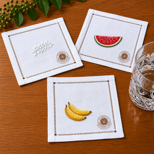 Serviette de cocktail à motif banane avec broderie artistique, idéale pour les cafés créatifs et les bars à domicile. - Product Image 2