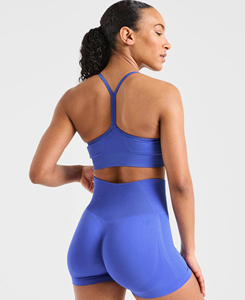 Ensemble 2 pièces sportif tricoté bleu uni sans coutures pour femme, avec soutien-gorge dos nu et short taille haute au-dessus du genou, respirant, idéal printemps-été - Product Image 2