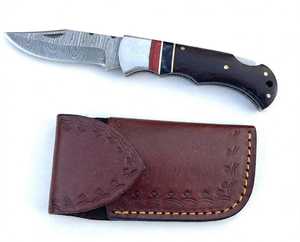 Couteau de poche pliant artisanal en acier Damas de la marque Iron Crown Forge OEM, manche en bois dur multicolore, lame à pointe tombante, 20 cm de longueur totale - Product Image 1