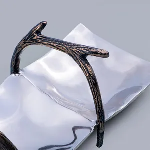 Plateau de service artisanal en aluminium haut de gamme avec finition métallique brossée pour l'hôtellerie moderne et la décoration intérieure Bordure miroir - Product Image 5