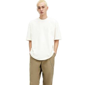 Camiseta de cuello redondo Fabricante Camiseta de algodón liso Camiseta unisex Camiseta de algodón para hombre Camisetas con estampado de pantalla personalizado - Product Image 1