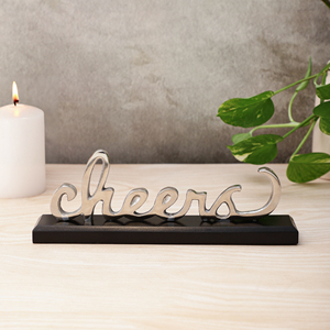 Sculpture de table moderne en aluminium doré avec inscription, statue décorative en métal sur base noire pour salon, thème Famille et Amour - Product Image 4