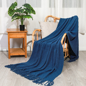 Couverture épaisse en coton à carreaux nordiques avec pompons, taille personnalisée, chaude pour l'hiver, pour la sieste, le canapé et la décoration intérieure - Product Image 5