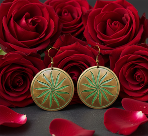 Pendientes artesanales de latón grabado con esmalte amarillo efecto rayos de sol, acabado vintage patinado, seguros para la piel y resistentes al deslustre, para mujer, ideales para fiestas. - Product Image 4