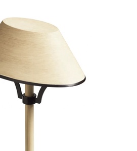 Lámpara de Mesa de Metal Ivory Beacon con Elegante Pantalla Cónica, Construcción Robusta de Hierro, Brillo Ambiental Suave para Interiores Refinados - Product Image 2